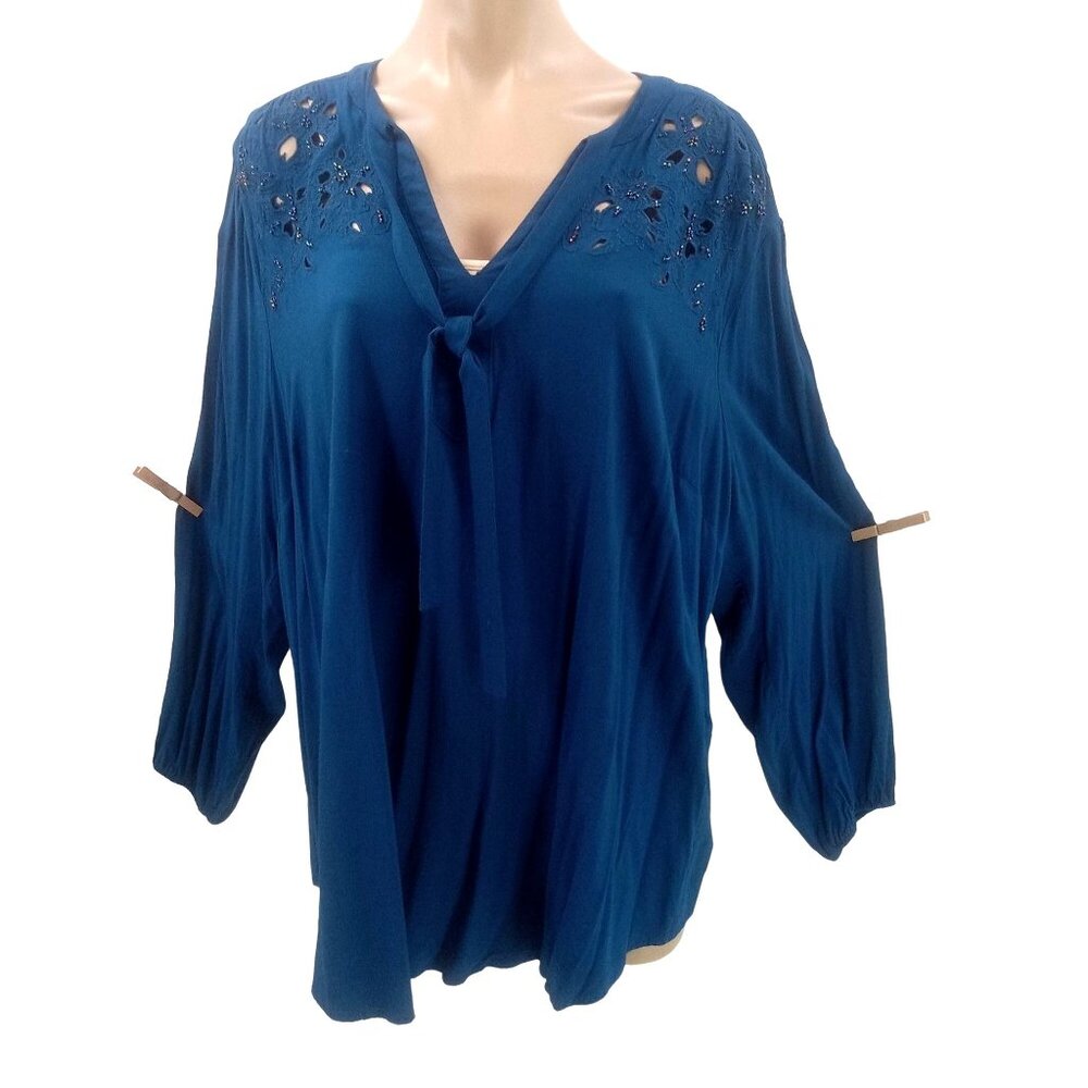 Torrid Plus Size Challis Beaded Top Size 3 3X V Neck Stretch Cut Out Blue